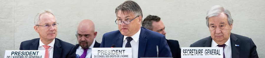 Le président de l'Assemblée générale Csaba Kőrösi, le président du Conseil des droits de l'homme Václav Bálek et le secrétaire général António Guterres © UN Photo / Violaine Martin